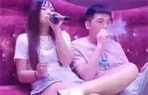 [国产剧情]商K达人苗条漂亮小姐姐合唱几曲，脱光沙发干 [00:59:38]