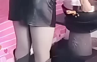 妈妈的屁股让我想入非非